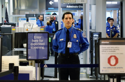 Американские сотрудники авиабезопасности, остававшиеся на своих местах без зарплаты во время шатдауна, получили $10 000 от государства